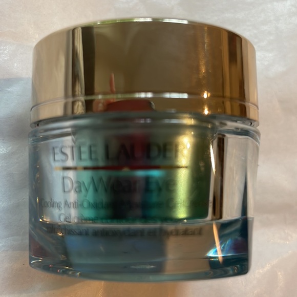 Estee Lauder
DayWear Eye Cooling - Picture 2 of 3